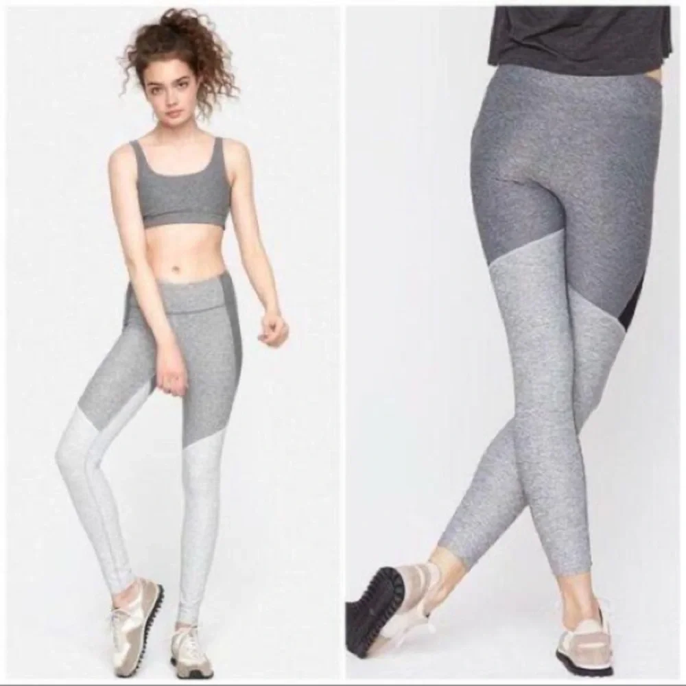Outdoor Voices 7/8 Tri-Tone Leggings in Graphite/Ash/Dove - Picture 4 of 9